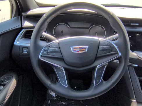 New 2025 Cadillac XT5 Luxury image 14