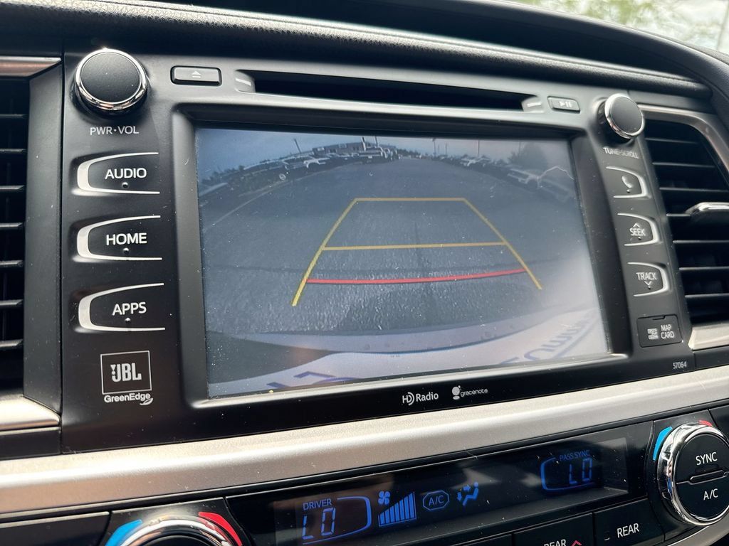 Used 2015 Toyota Highlander Limited AWD/4WD image 16