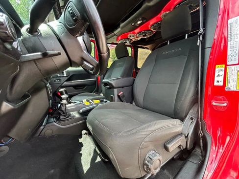 Used 2018 Jeep Wrangler Unlimited Sahara image 26