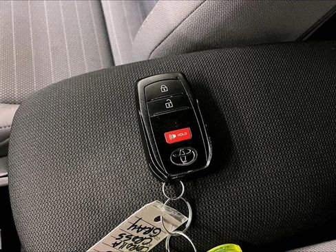 Used 2023 Toyota Corolla Cross AWD Hybrid image 34