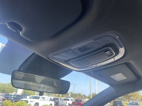 Used 2022 Hyundai Elantra SEL image 22