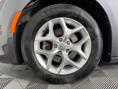 Used 2017 Chrysler Pacifica Touring-L w/ Tire & Wheel Group image 46