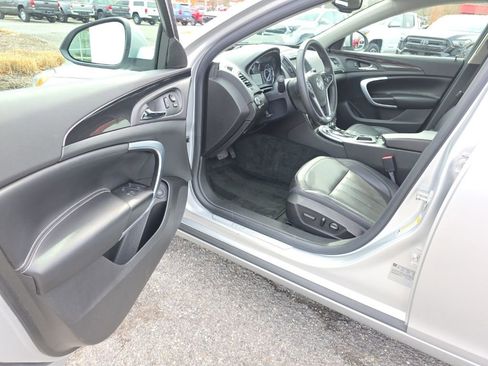 Used 2017 Buick Regal Sport Touring image 9