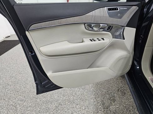 Used 2025 Volvo XC90 T8 Ultra image 12
