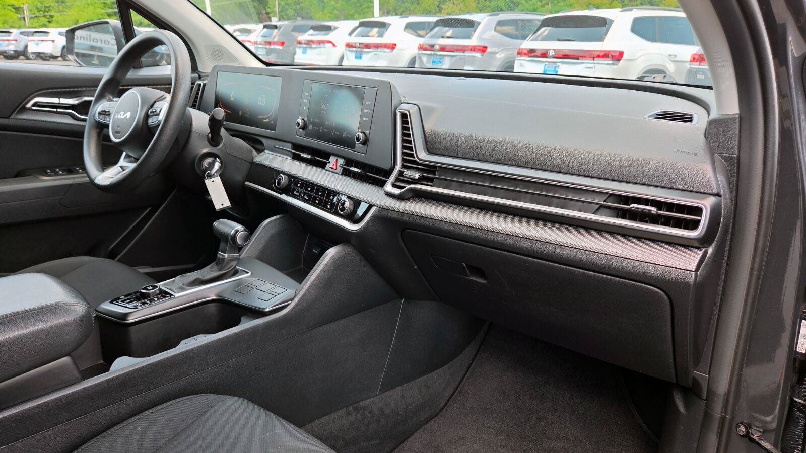 Used 2023 Kia Sportage LX FWD image 44