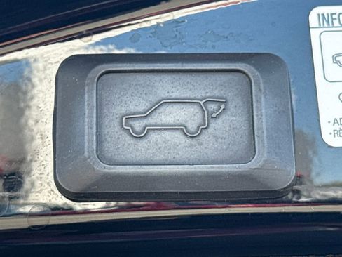 Used 2015 Toyota RAV4 Limited image 19