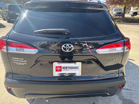 Certified 2025 Toyota Corolla Cross LE image 4