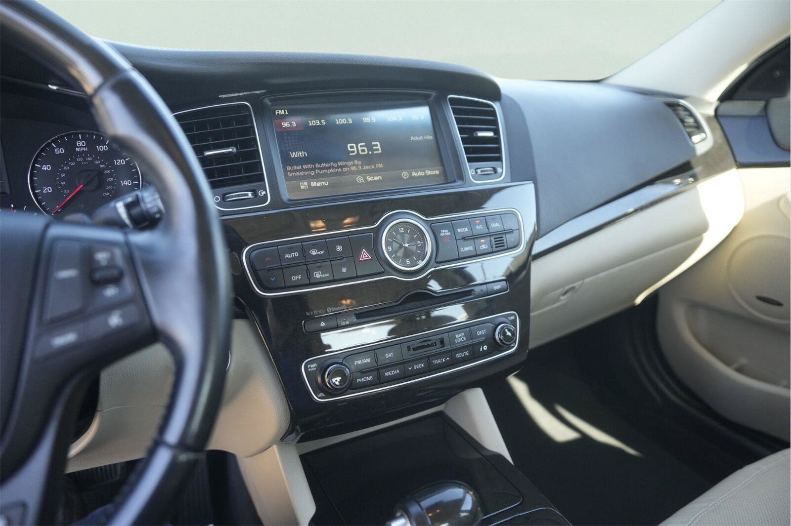 Used 2015 Kia Cadenza Premium FWD image 26