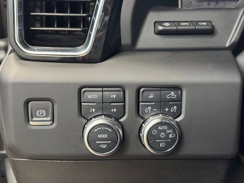 Used 2024 GMC Sierra 3500 Denali w/ Denali Reserve Package image 31