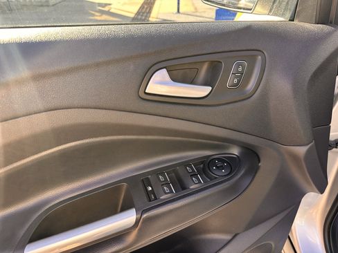 Used 2019 Ford Escape SE image 5