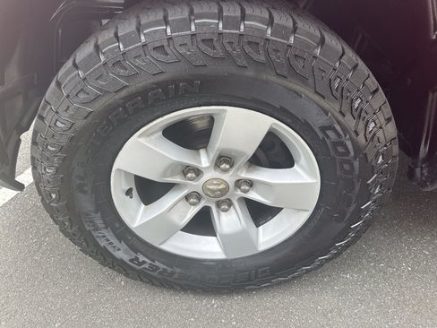Used 2019 RAM 1500 Classic SLT AWD/4WD image 28