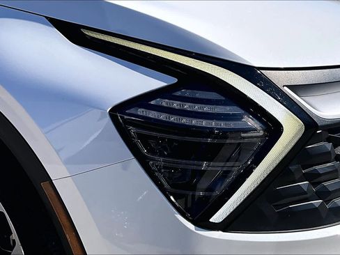 Used 2024 Kia Sportage LX image 25