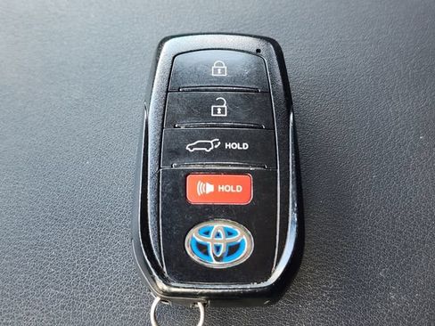 Used 2021 Toyota Venza LE AWD/4WD image 36