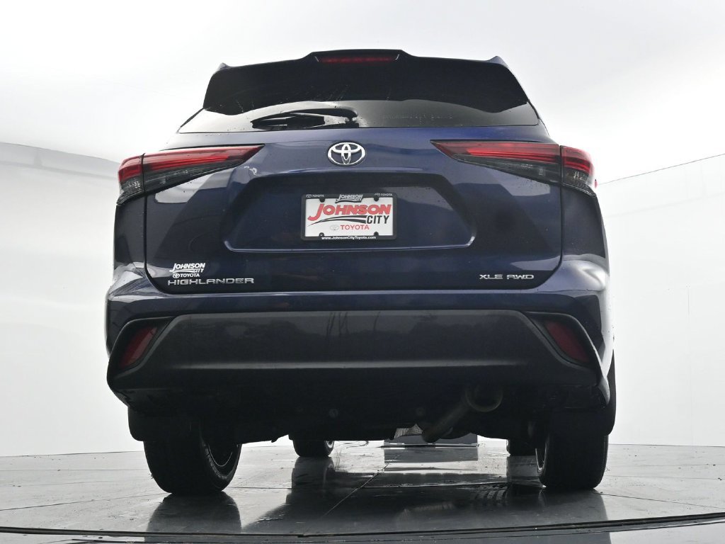 Used 2024 Toyota Highlander XLE AWD/4WD image 38