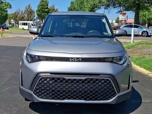 Certified 2025 Kia Soul LX w/ LX Technology Package FWD image 2