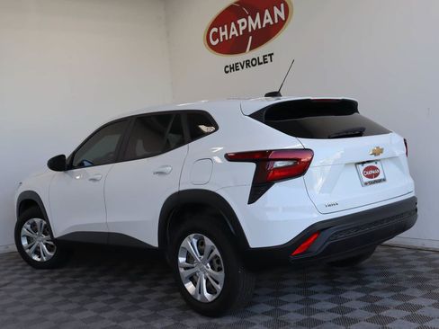 Used 2024 Chevrolet Trax LS FWD image 4