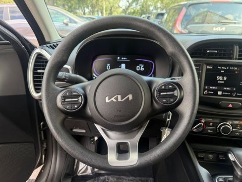 Used 2025 Kia Soul LX w/ LX Technology Package FWD image 24