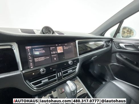 Used 2023 Porsche Macan w/ Premium Package Plus image 27
