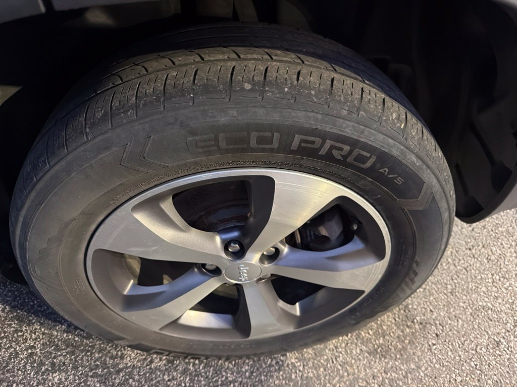 Used 2021 Jeep Cherokee Limited AWD/4WD image 7