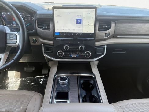 Used 2022 Ford Expedition Limited RWD image 11