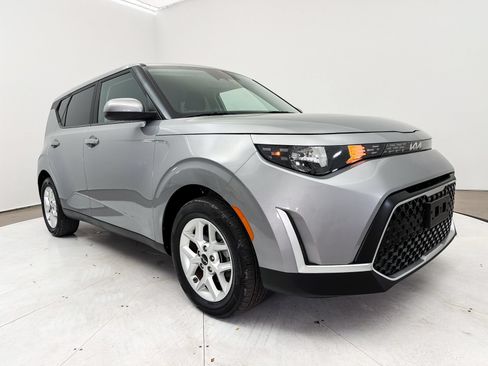 Used 2023 Kia Soul LX w/ LX Technology Package FWD image 9