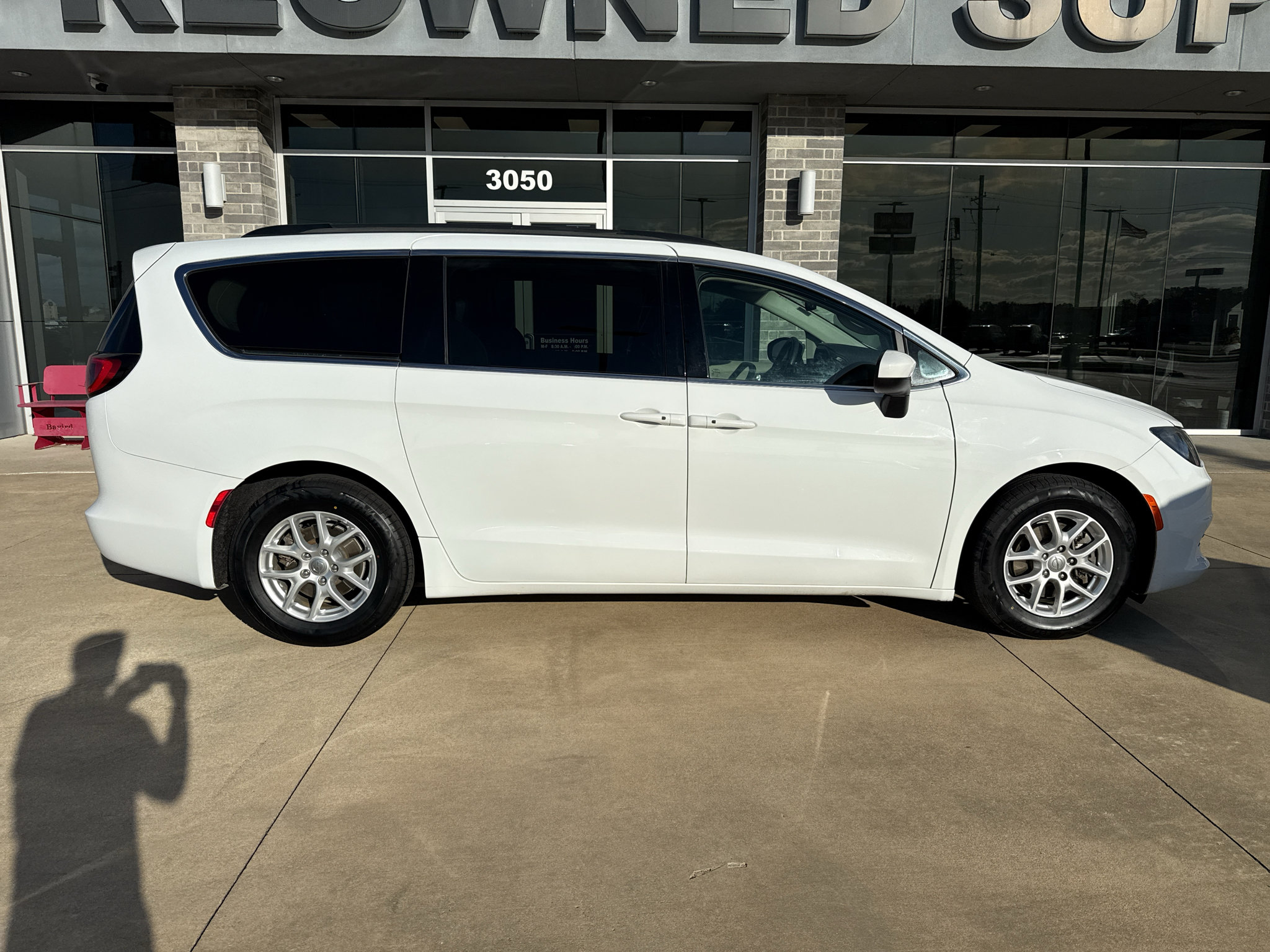 Used 2020 Chrysler Voyager Lxi FWD image 8