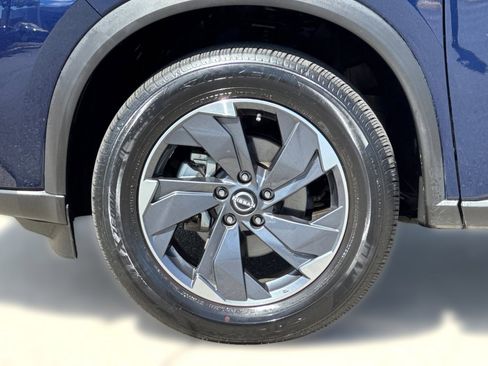 Used 2025 Nissan Rogue SV FWD image 11