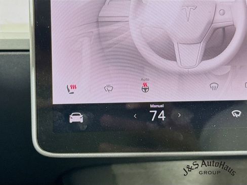 Used 2022 Tesla Model Y Long Range image 25