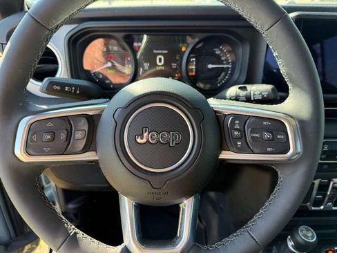 Used 2025 Jeep Wrangler Unlimited Sahara w/ Safety Group AWD/4WD image 14