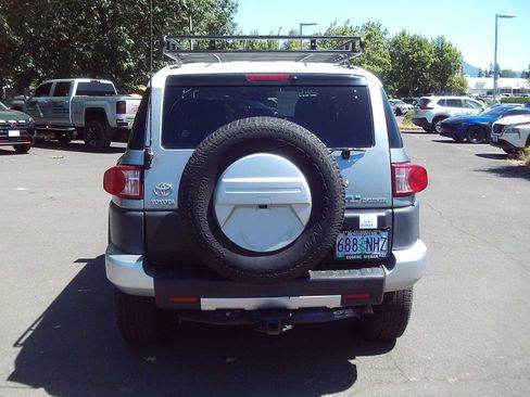 Used 2011 Toyota FJ Cruiser 4WD w/ Convenience Pkg image 4