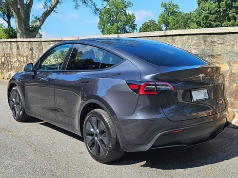 Used 2024 Tesla Model Y Long Range AWD/4WD image 13