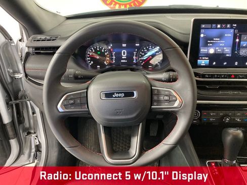 Used 2025 Jeep Compass Trailhawk image 8