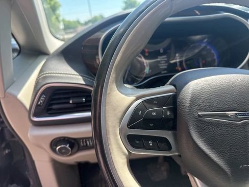 Used 2021 Chrysler Pacifica Limited AWD/4WD image 15