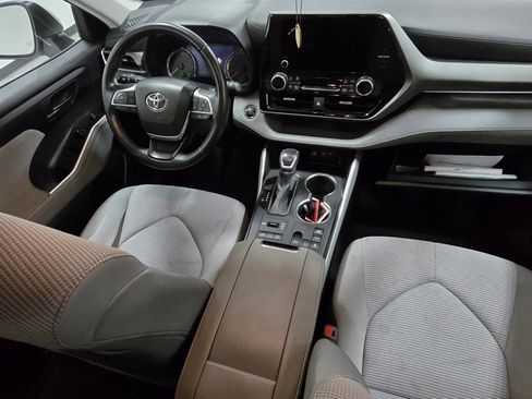 Certified 2023 Toyota Highlander LE image 21