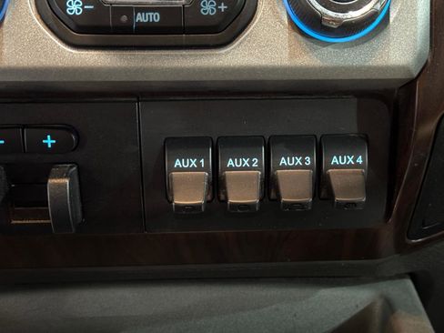 Used 2016 Ford F450 Lariat w/ Lariat Interior Package image 13