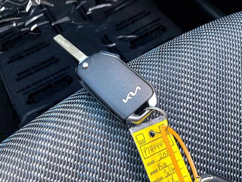 Used 2023 Kia Seltos LX image 12