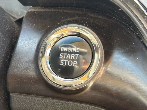 Used 2017 Toyota Avalon Limited image 14