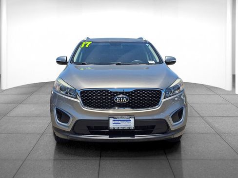 Used 2017 Kia Sorento FWD image 2