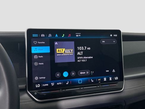 Certified 2025 Volkswagen Tiguan SE image 9