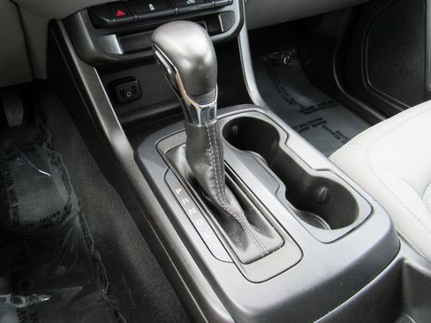 Used 2022 GMC Canyon Elevation Standard w/ Convenience Package image 17