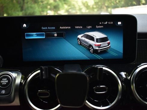 Used 2021 Mercedes-Benz GLB 250 4MATIC image 26