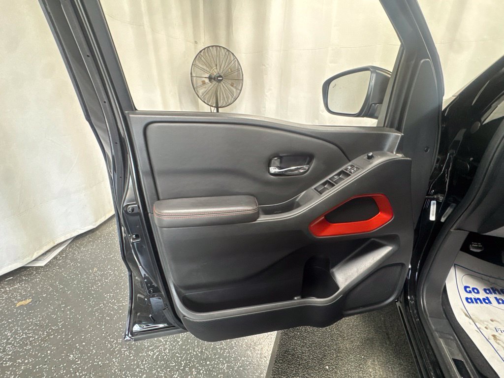 Used 2023 Nissan Frontier PRO-4X w/ Technology Package AWD/4WD image 11