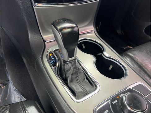 Used 2020 Jeep Grand Cherokee Limited w/ Luxury Group II image 12