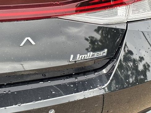 Used 2022 Hyundai Elantra Limited w/ Cargo Package FWD image 6