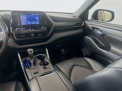 Used 2022 Toyota Highlander XSE FWD image 23