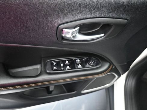 Used 2020 Jeep Compass Limited AWD/4WD image 11