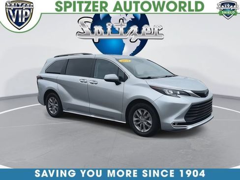 Used 2024 Toyota Sienna XLE FWD image 2