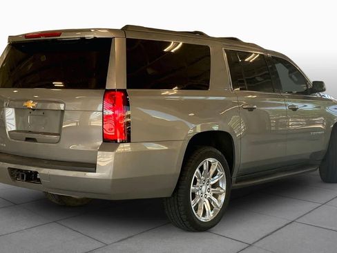 Used 2017 Chevrolet Suburban LT RWD image 12