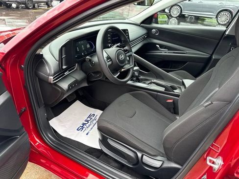 Used 2024 Hyundai Elantra SE FWD image 6