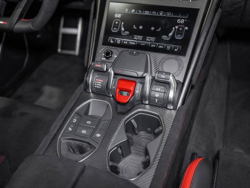 Used 2024 Lamborghini Urus Performante AWD/4WD image 43